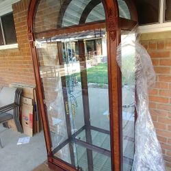 Cario Cabinet / Howard Miller