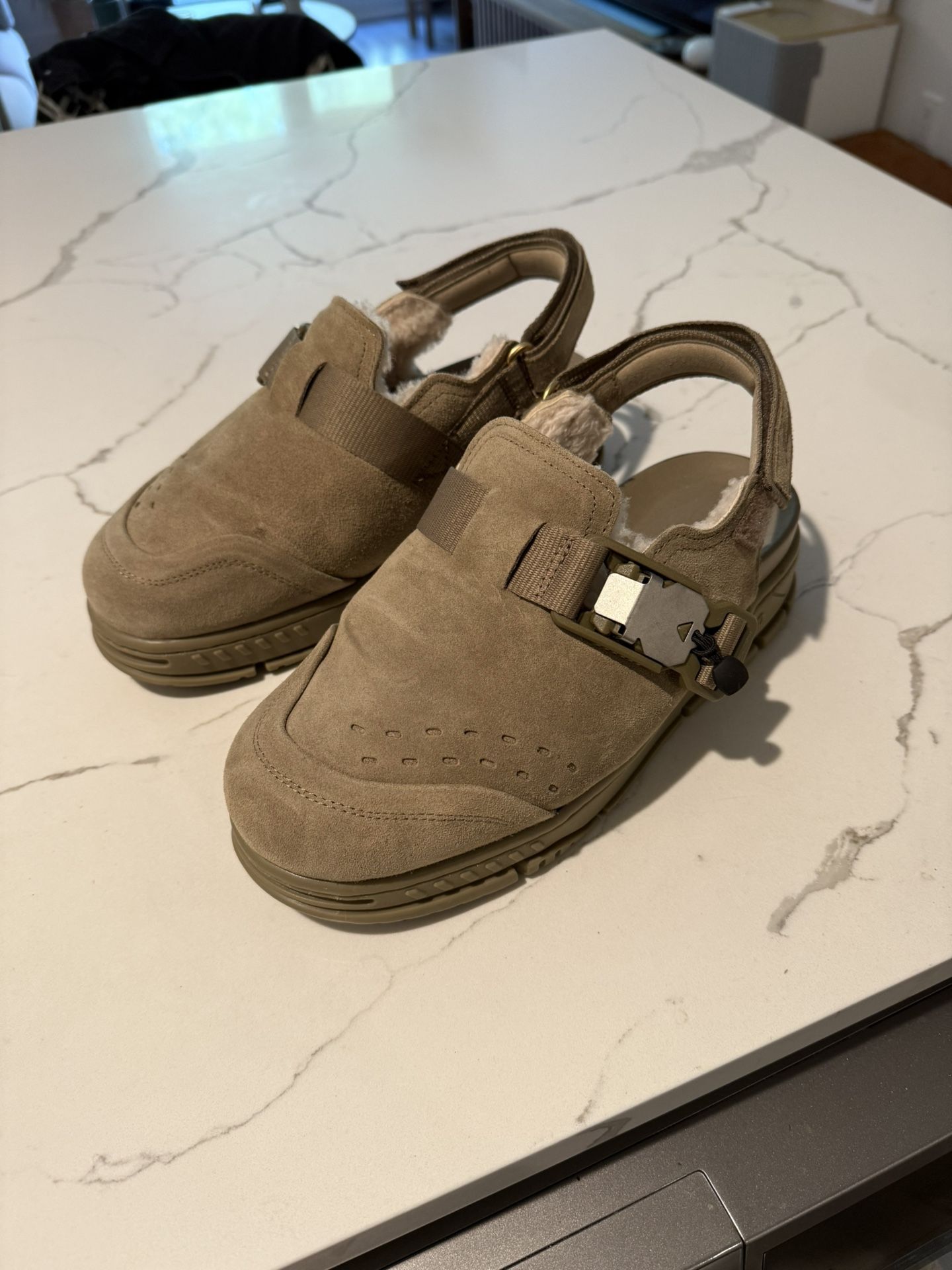 Axel Arigato Area Sandal Size 7.5