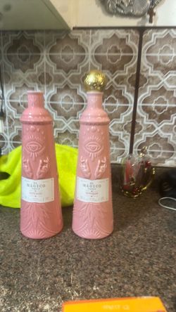 Empty  El mágico tequila bottles