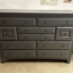 Dresser 10 drawers all wood  no scratches  beautiful color  Modern gray  New knobs  60”35”