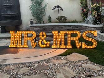 Mr and Mrs Wedding Sign
