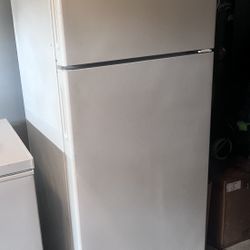 Working GE Too Freezer Refrigerator 15.5 Cubic Feet White