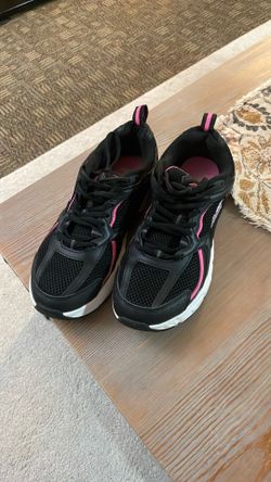 Size 8 Avia Sneakers 