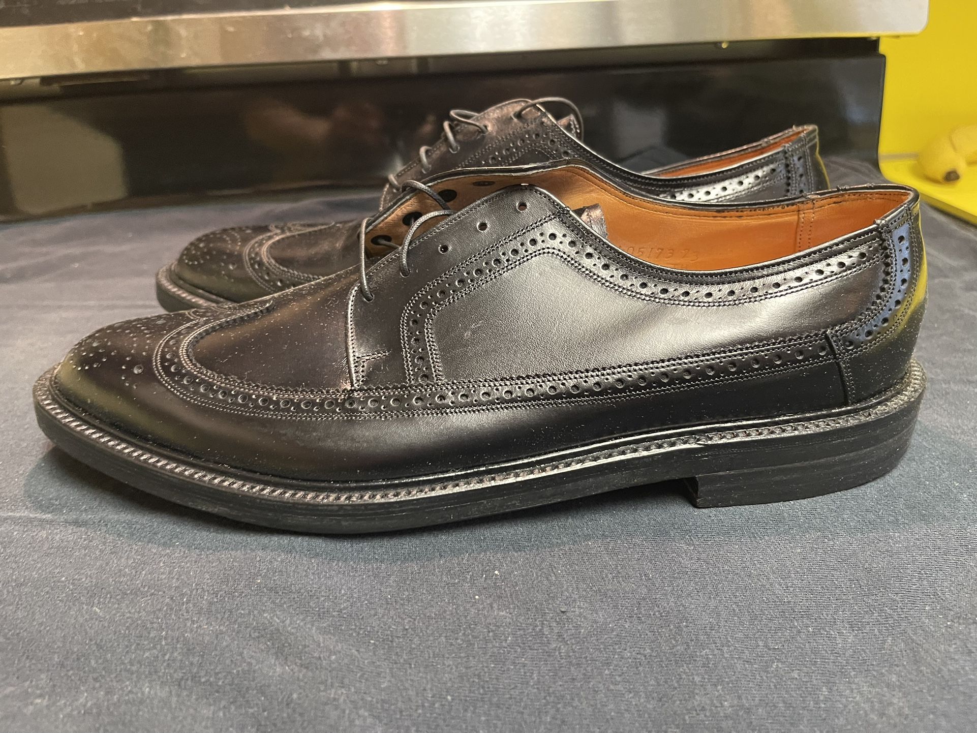 Vintage Florsheim shoes model 20686 varsity black wing tip leather