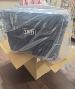 Yeti Tundra 35 Navy Blue