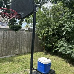 Adjustable basketball hoop