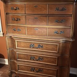 Bassett Furniture Vintage King Sized Bedroom Suite 