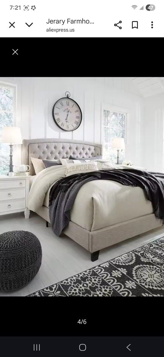 Jerary Farmhouse Button-Tufted Upholstered Platform Bed, Queen, Light Gray