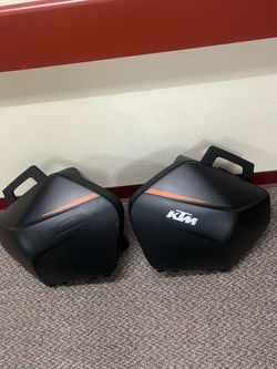 Motorcycle luggage bags