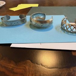 Bracelets 