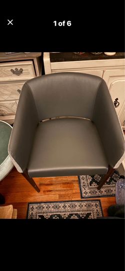 BEAUTIFUL CHAIR ! Like new