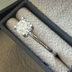 1.01 tcw IGI Certified Brilliant Round Diamond Ring