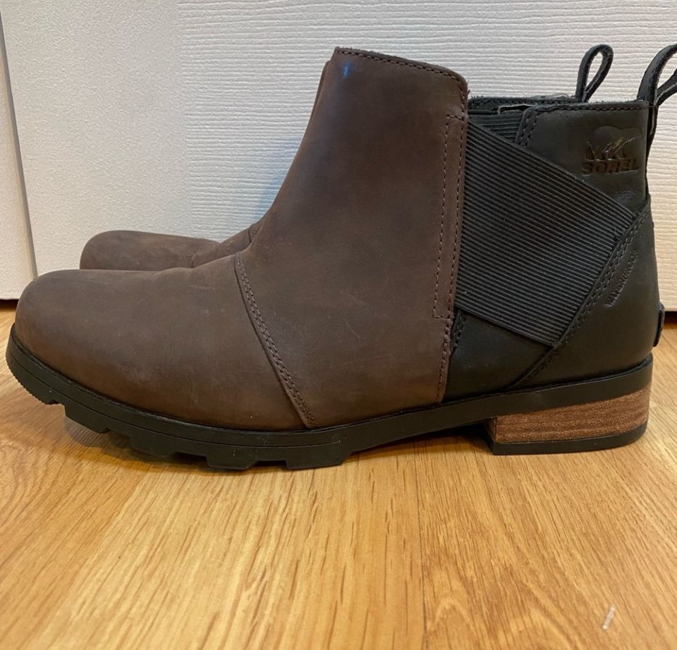 Sorel Sz 6 Emelie Chelsae Boot - waterproof, 100% leather