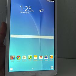 Samsung Tab E. Like New! -Big Screeb