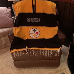 STEELER PONCHO