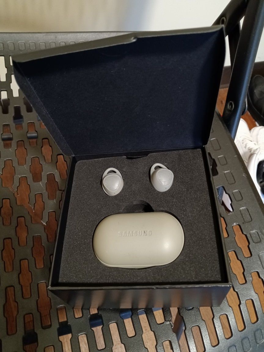 ear pods