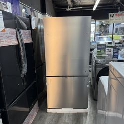 Mora - 32” Wide 22.3 cu. ft. Bottom Freezer Refrigerator with Installed Ice Maker