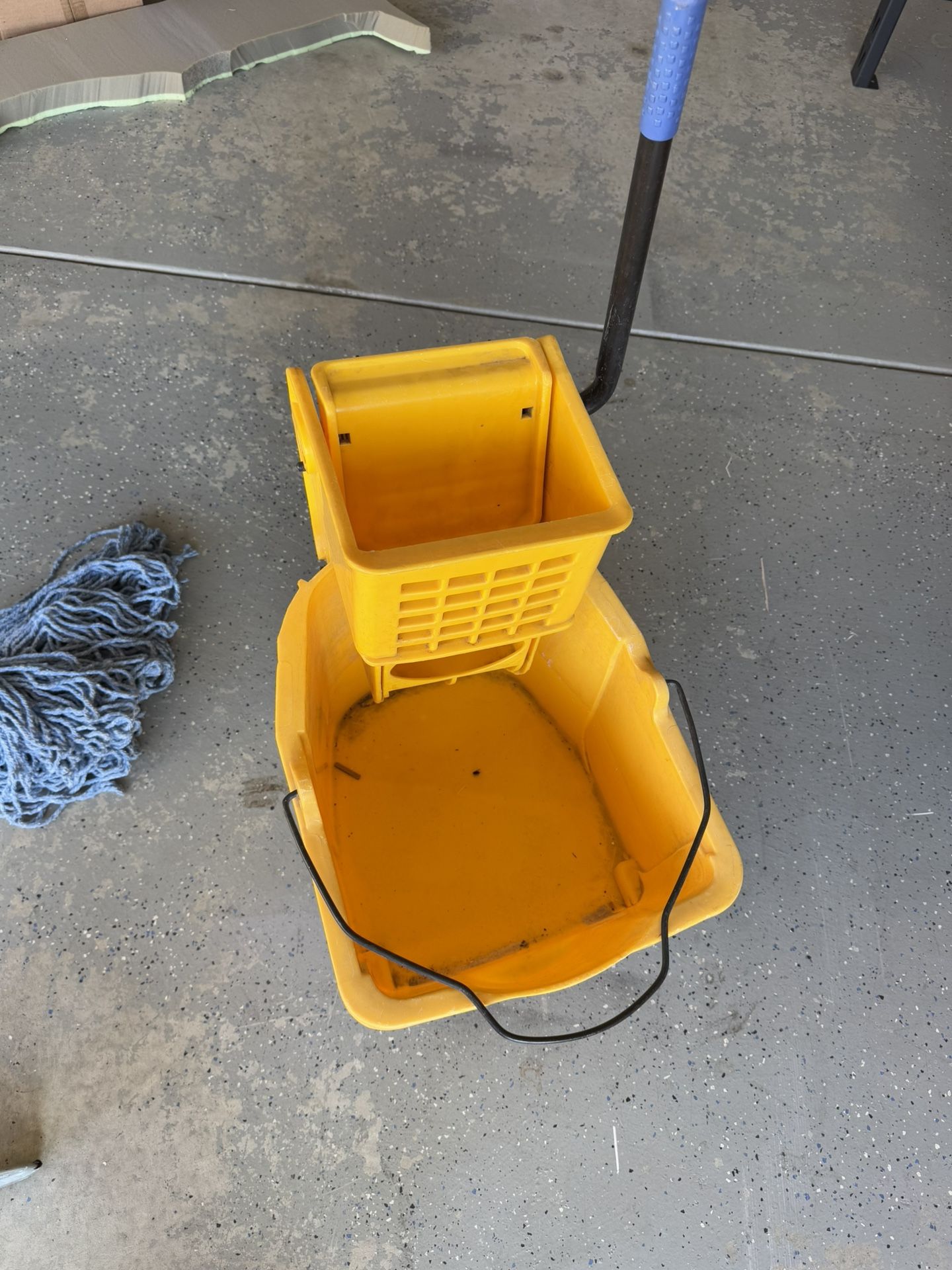 squeeze cleaning bucket