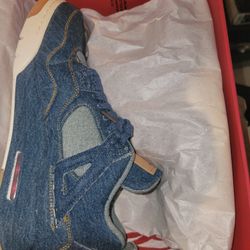 Jordan 4 Levi 