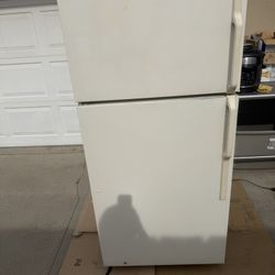 HOTPOINT REFRIGERATOR