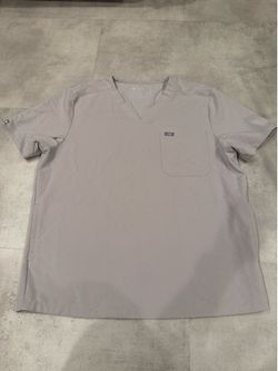 FIGS Technical Collection Scrub Top Men’s XL Gray Short Sleeve Medical Uniform Shirt with 3 pockets