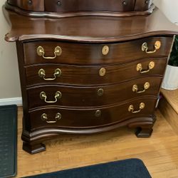 Two Pieces Dresser And Mirror