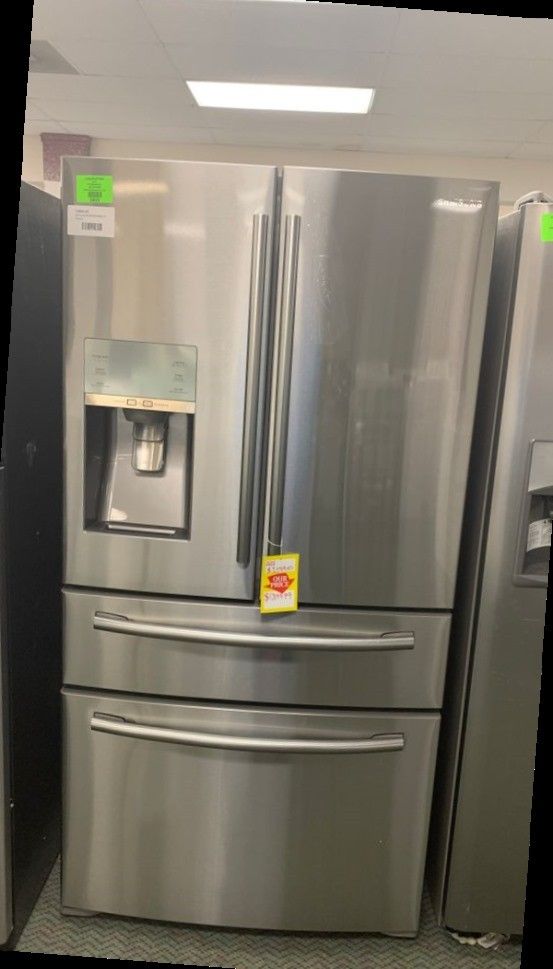 BRAND NEW SAMSUNG RF24FSEDBSR REFRIGERATOR