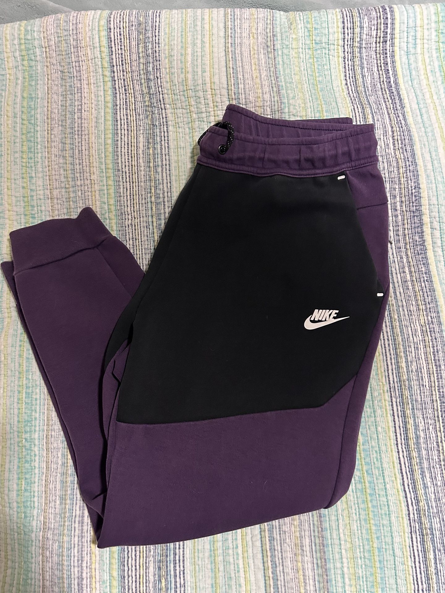 Nike Sportswear Tech Fleece Jogger Pants Men Large Sweatpants Purple & Black