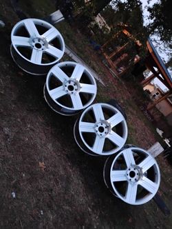 4.    Rines. 24.  Chevy. Reparados. En Buenas Condiciones. 