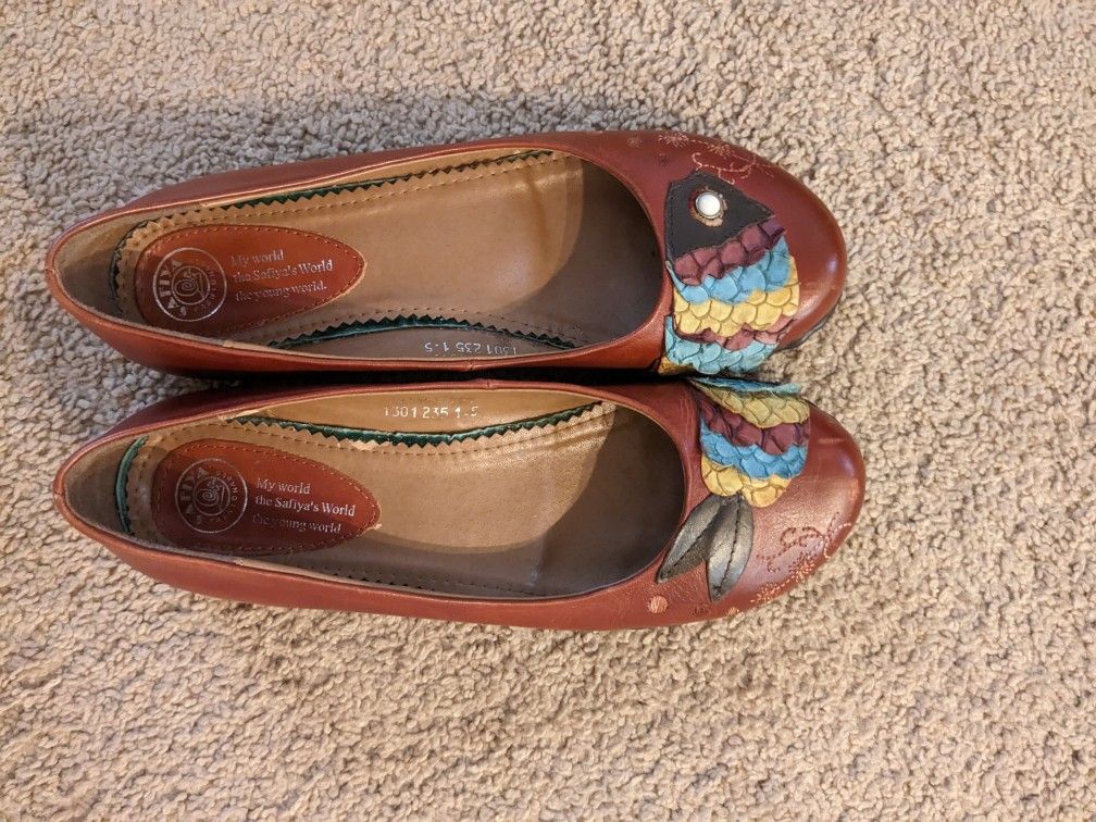 Cute Women Flats Size 7.5