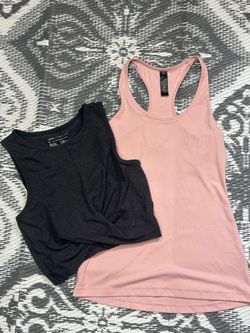 Yogalicious Tanks Size Small