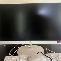 HP 24" All-in-One Desktop AMD Ryzen 5 7520U 8GB RAM 256GB SSD FHD White