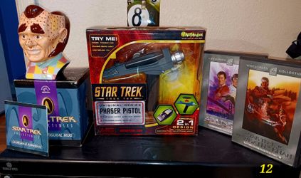 Star Trek Collection Phaser Pistol, Dvd's,& Mug