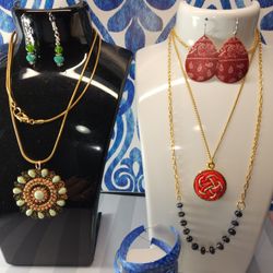 #1801, LOT GYPSY SPIRIT, VINTAGE  NECKLACES & EARRINGS

