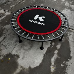 Foldable trampoline