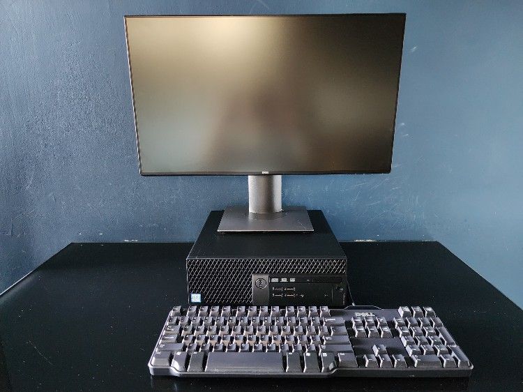Dell Desktop Computer Set
i7/3.4GHz 16GB/256GB/2GB Radeon Graphic + 24" Dell Monitor  U2417H +  Dell Wired Keyboard & Mouse + Windows 11 Pro 