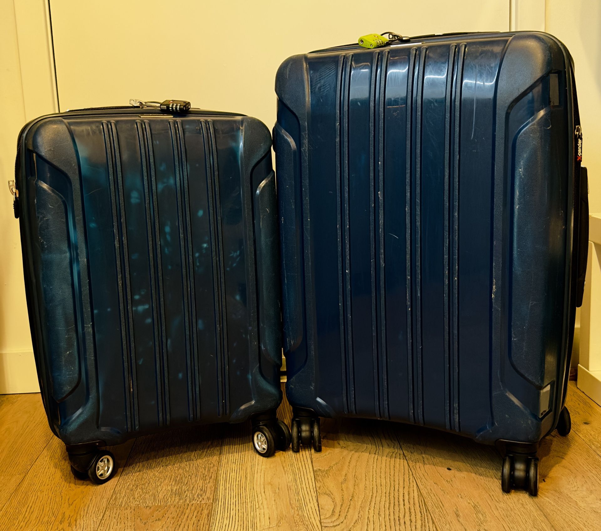 Ricardo Beverly Hills Lightweight Polycarbonate Exandable Spinner Set Blue (Pre-Owned) (Cash Only)