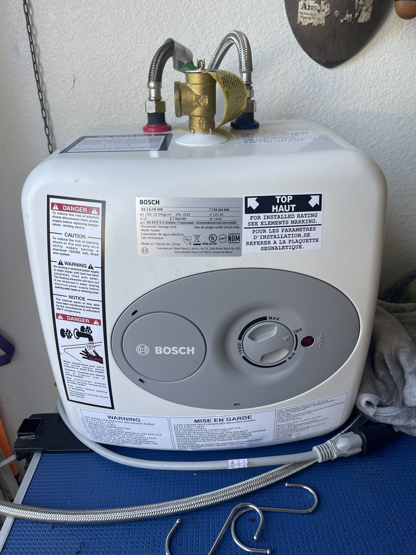 Hot water Heater Bosch Under sink mount