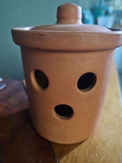 Williams Sonoma Garlic Keeper