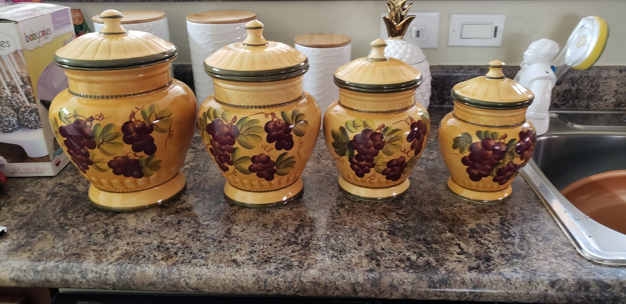 Set of 4 Canisters with grapes