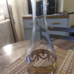 ($15) Elegant Glass Wine Decanter