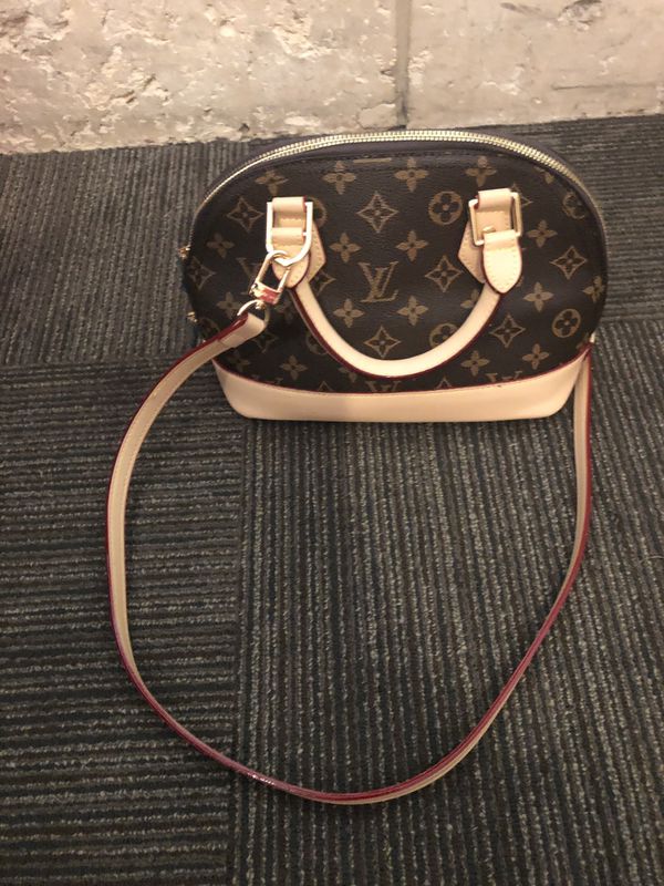 Lv small purse for Sale in Dallas, TX - OfferUp