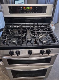 Frigidaire Gas Stove W/ Double Oven and Convection Oven