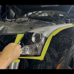 Restauración de faros con polimero  limpiando tu faros de tu carro