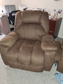 Lyft, recliners. 200 ea