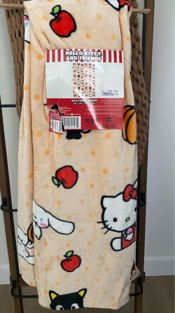 Hello Kitty Fall pumpkin apple Throw Blankets