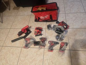 Milwaukee tools set