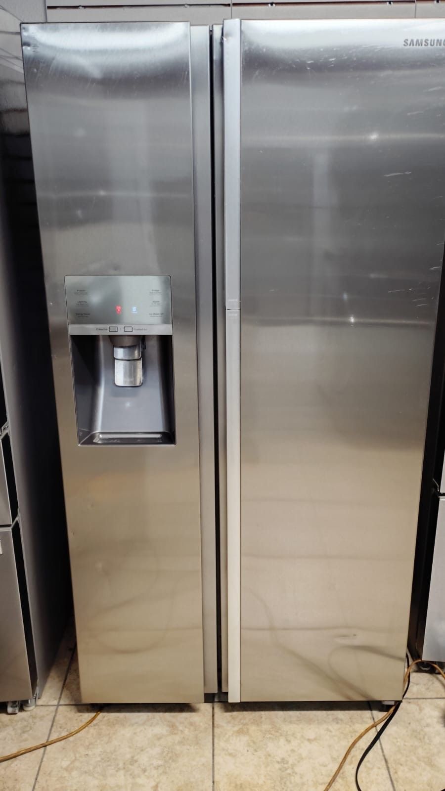 SAMSUNG REFRIGERATOR WORKS GREAT