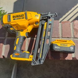 Dewalt XR 16GA FINISHING NAILER kit