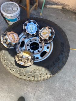 Chevrolet 2500 8 lug nuts Rims